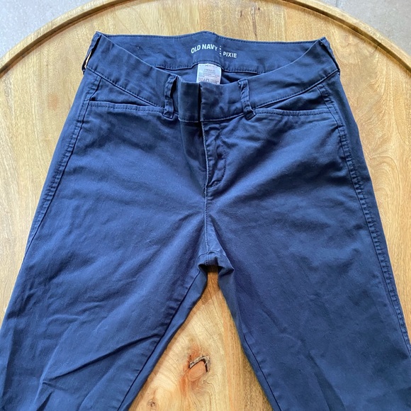 Like New Old Navy Pixie Jeans - Picture 3 of 4